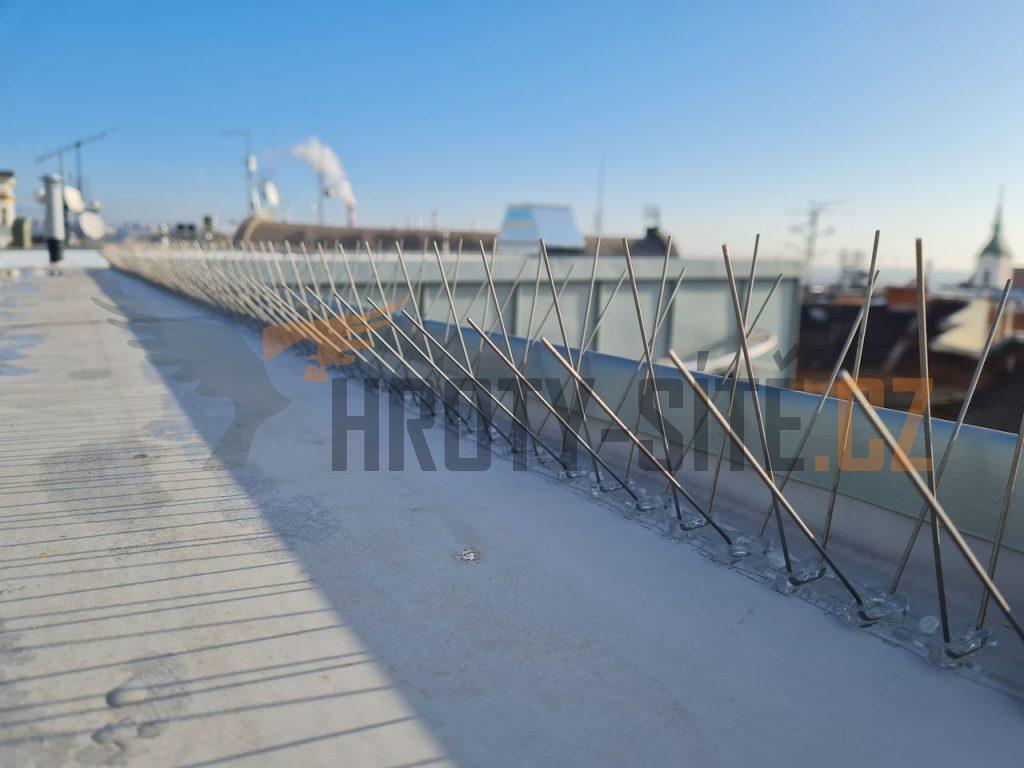 Hroty-Sítě: Profesionální montáž ochrany proti ptactvu. Hroty-Sítě: Profesionální montáž ochrany proti ptactvu.