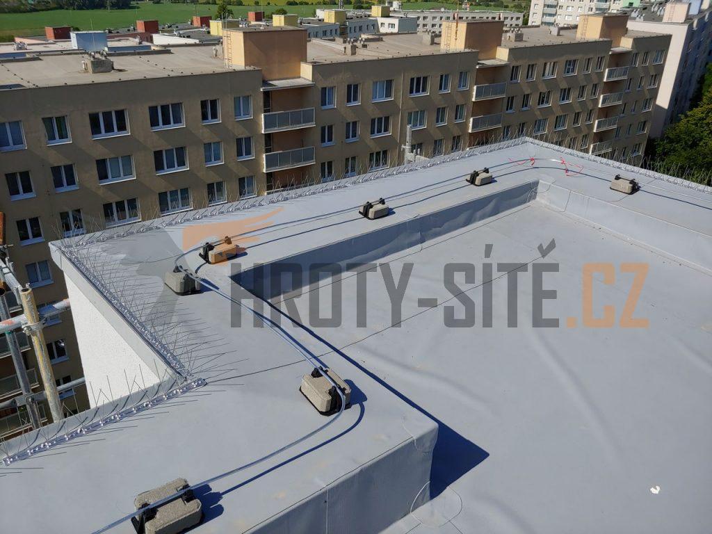 Hroty-Sítě: Profesionální montáž ochrany proti ptactvu. Hroty-Sítě: Profesionální montáž ochrany proti ptactvu.