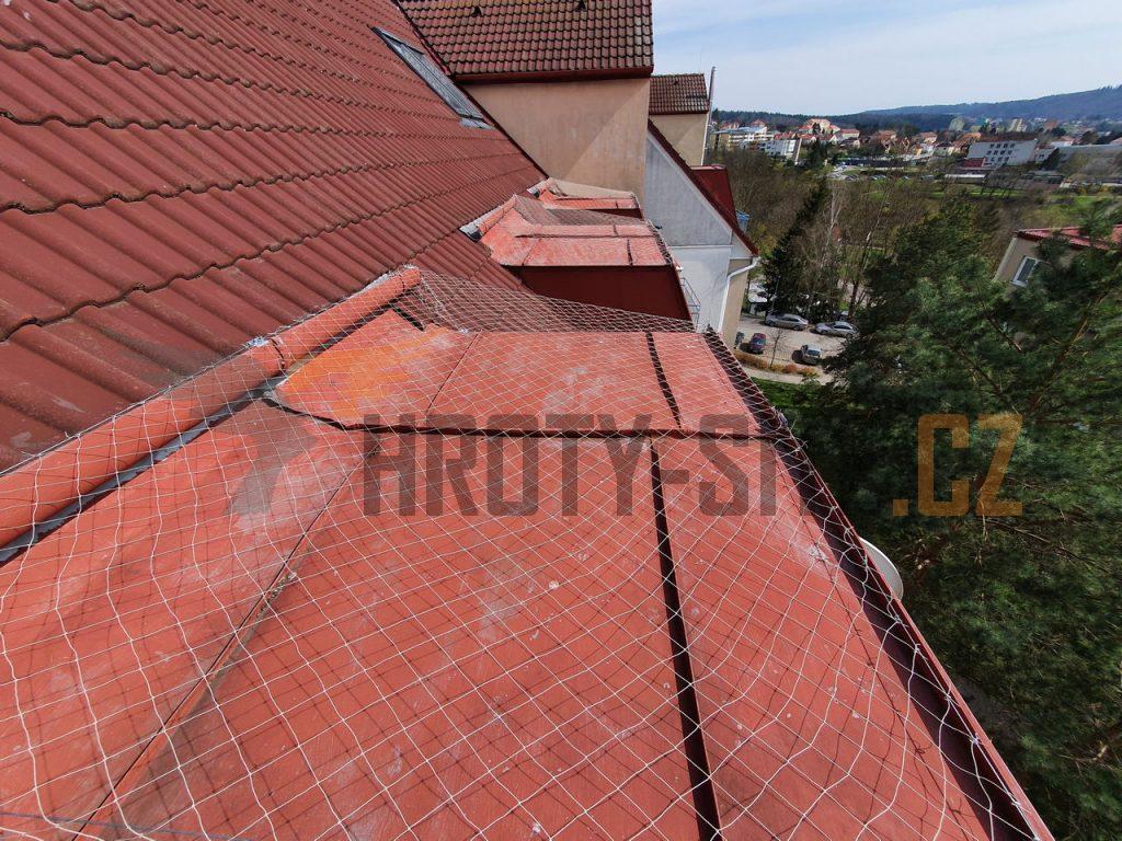 Hroty-Sítě: Profesionální montáž ochrany proti ptactvu. Hroty-Sítě: Profesionální montáž ochrany proti ptactvu.