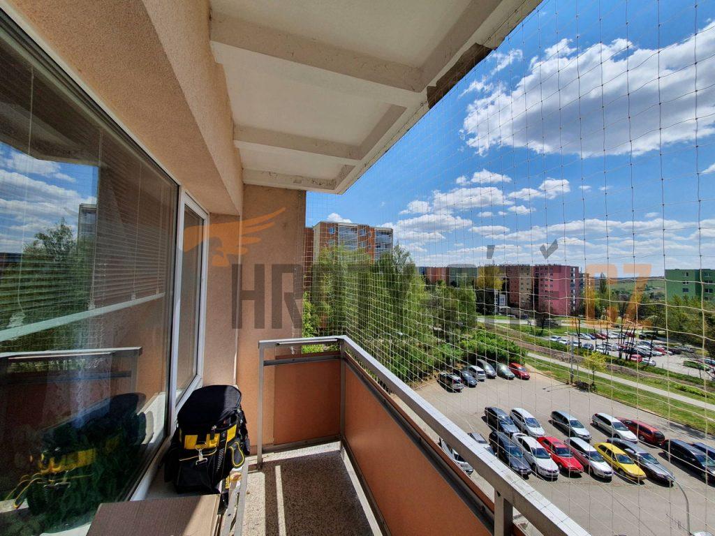 Hroty-Sítě: Profesionální montáž ochrany proti ptactvu.