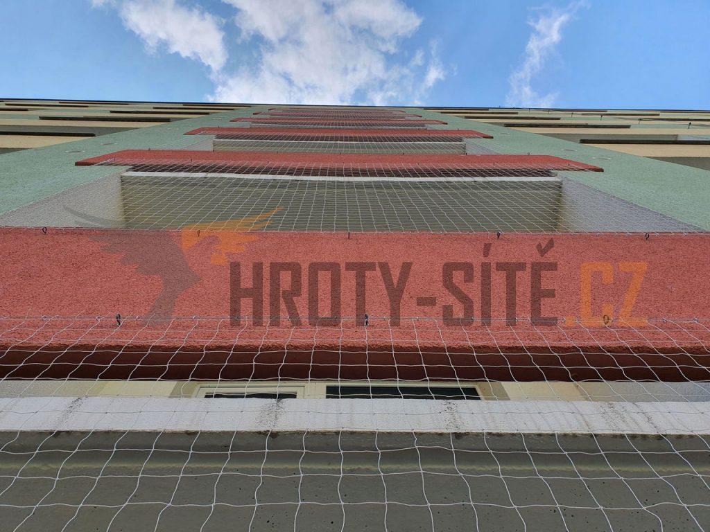 Hroty-Sítě: Profesionální montáž ochrany proti ptactvu. Hroty-Sítě: Profesionální montáž ochrany proti ptactvu.