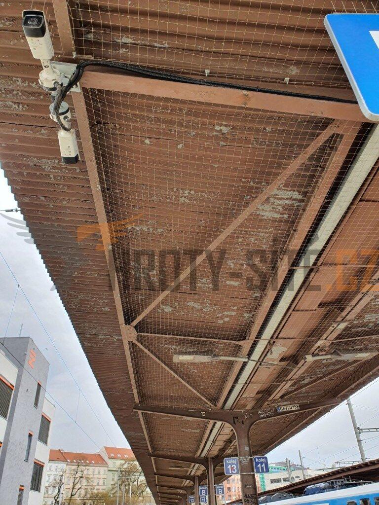 Hroty-Sítě: Profesionální montáž ochrany proti ptactvu. Hroty-Sítě: Profesionální montáž ochrany proti ptactvu.