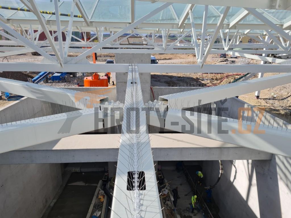 Hroty-Sítě: Profesionální montáž ochrany proti ptactvu. Hroty-Sítě: Profesionální montáž ochrany proti ptactvu.