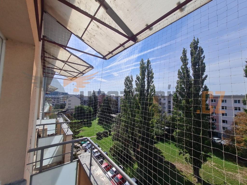 Hroty-Sítě: Profesionální montáž ochrany proti ptactvu. Hroty-Sítě: Profesionální montáž ochrany proti ptactvu.