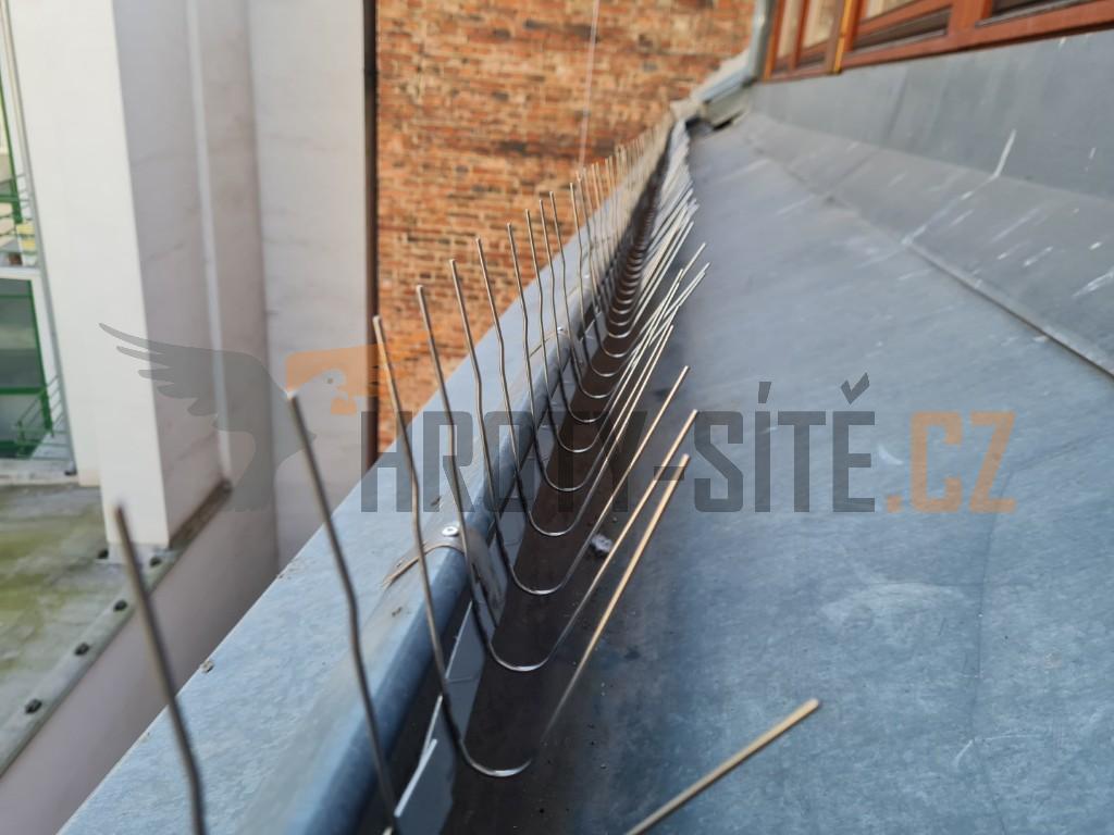 Hroty-Sítě: Profesionální montáž ochrany proti ptactvu. Hroty-Sítě: Profesionální montáž ochrany proti ptactvu.