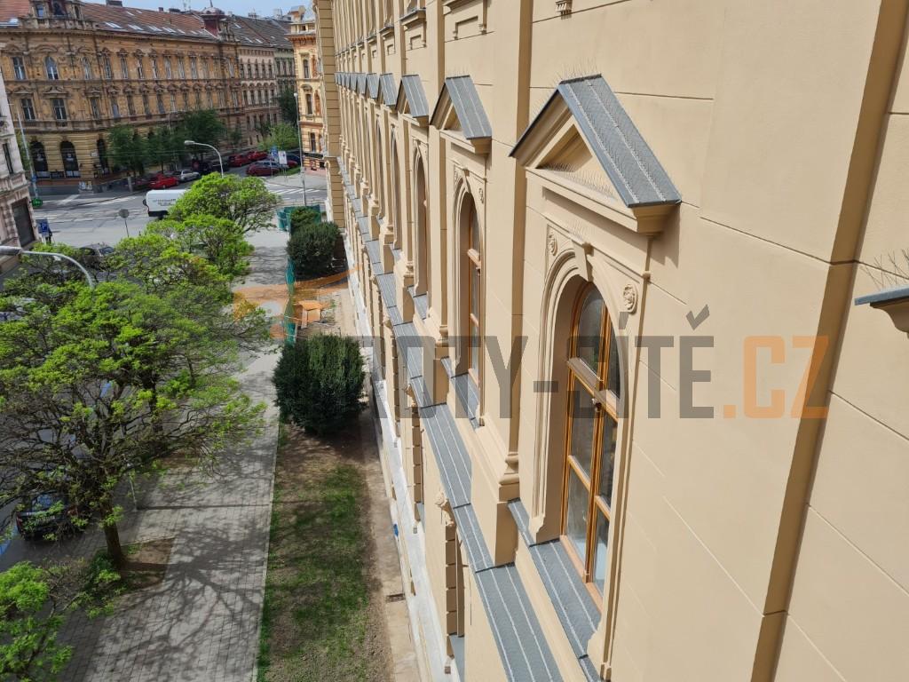 Hroty-Sítě: Profesionální montáž ochrany proti ptactvu. Hroty-Sítě: Profesionální montáž ochrany proti ptactvu.