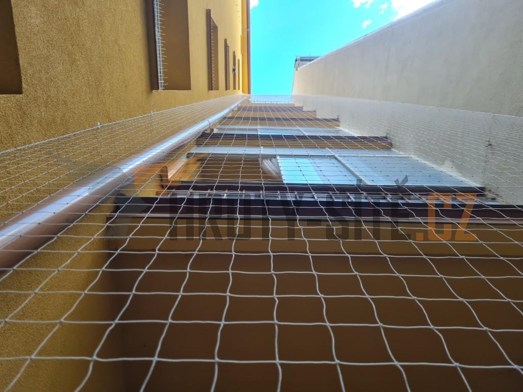 Hroty-Sítě: Profesionální montáž ochrany proti ptactvu. Hroty-Sítě: Profesionální montáž ochrany proti ptactvu.