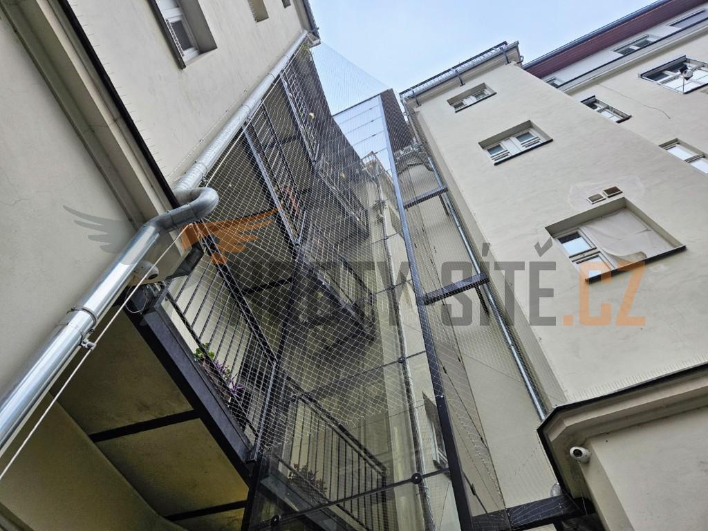 Hroty-Sítě: Profesionální montáž ochrany proti ptactvu. Hroty-Sítě: Profesionální montáž ochrany proti ptactvu.