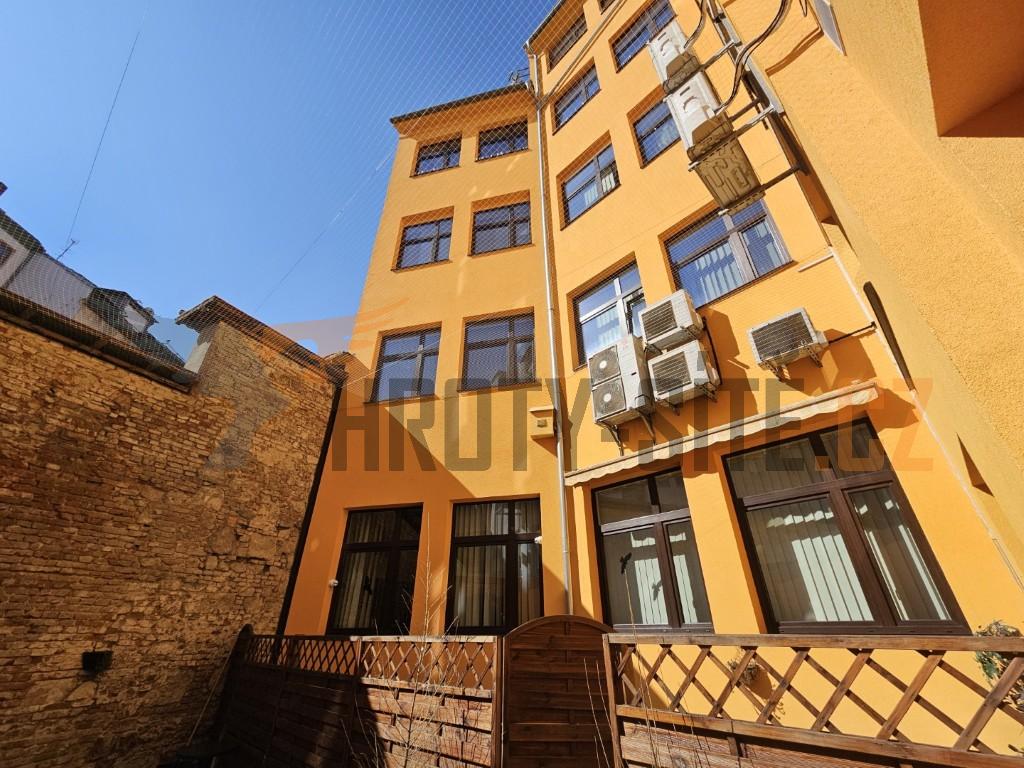 Hroty-Sítě: Profesionální montáž ochrany proti ptactvu. Hroty-Sítě: Profesionální montáž ochrany proti ptactvu.