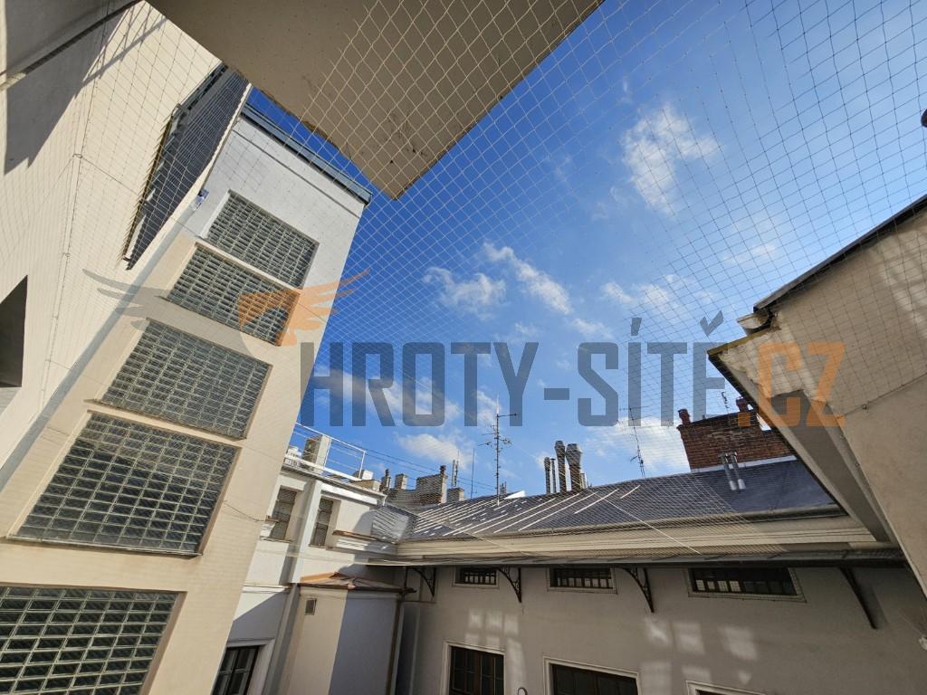 Hroty-Sítě: Profesionální montáž ochrany proti ptactvu. Hroty-Sítě: Profesionální montáž ochrany proti ptactvu.